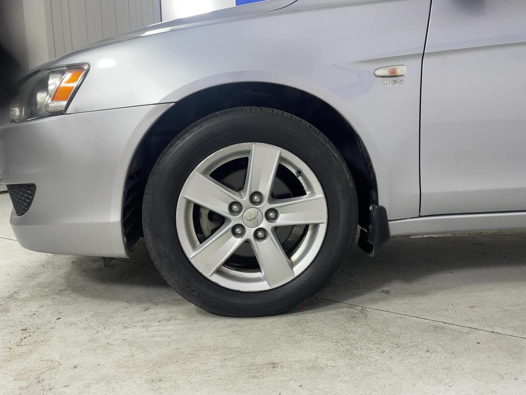 Photo '10' of Mitsubishi Lancer