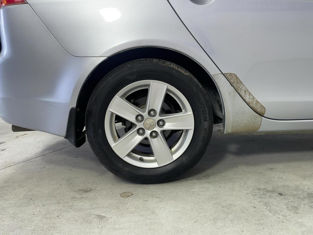 Photo '12' of Mitsubishi Lancer