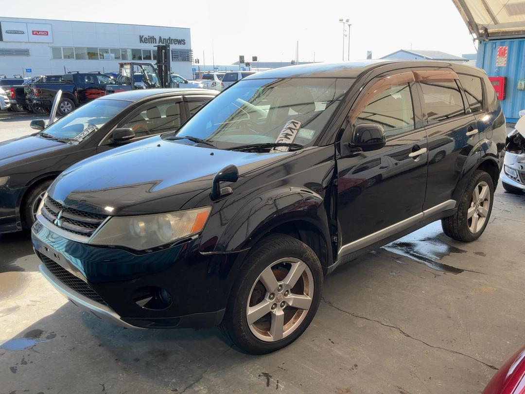 Photo '8' of Mitsubishi Outlander Photo '8' of Mitsubishi Outlander