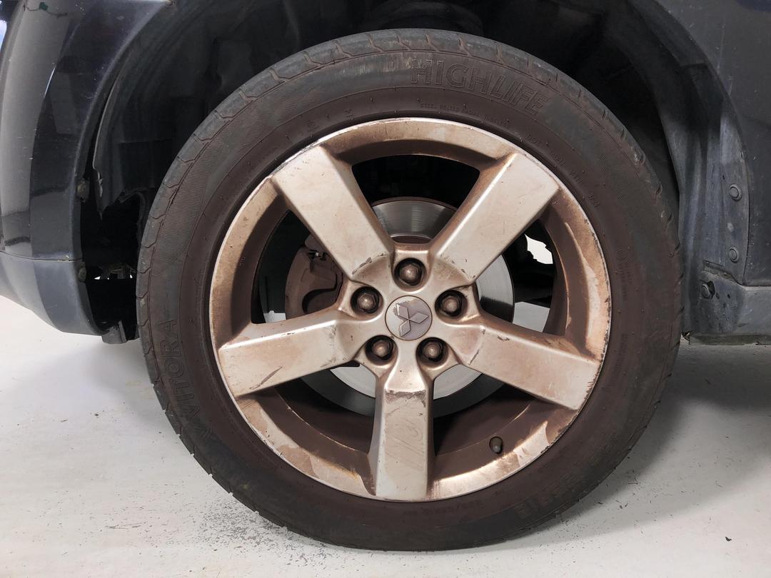 Photo '8' of Mitsubishi Outlander