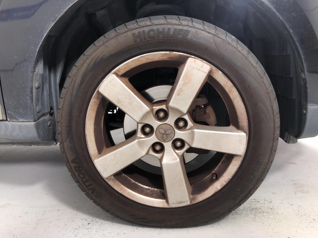 Photo '7' of Mitsubishi Outlander