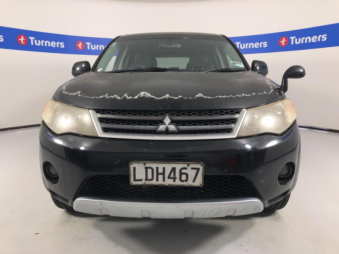 Photo '2' of Mitsubishi Outlander