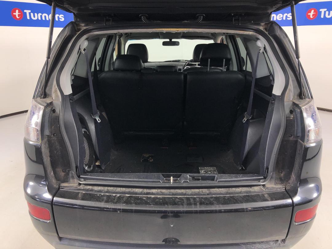 Photo '12' of Mitsubishi Outlander