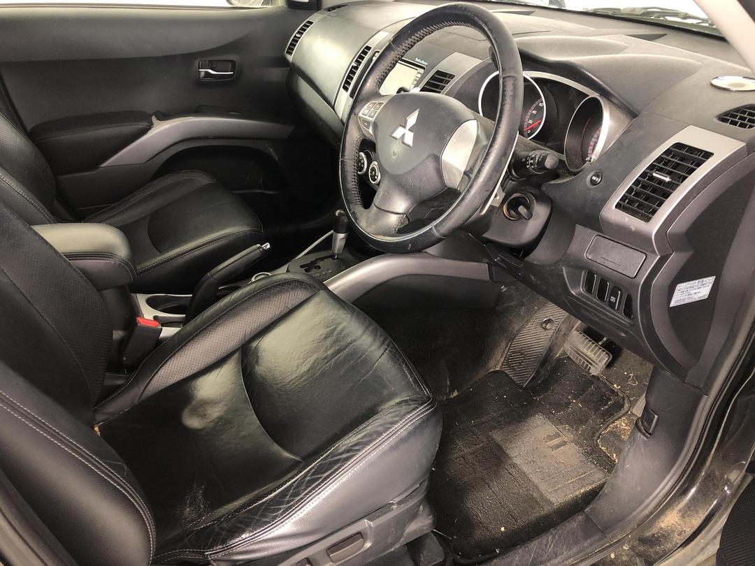 Photo '14' of Mitsubishi Outlander