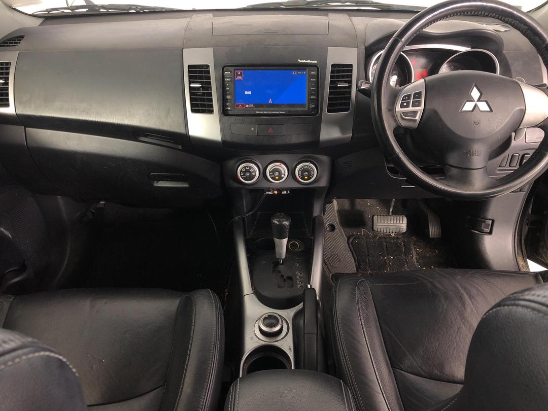 Photo '15' of Mitsubishi Outlander