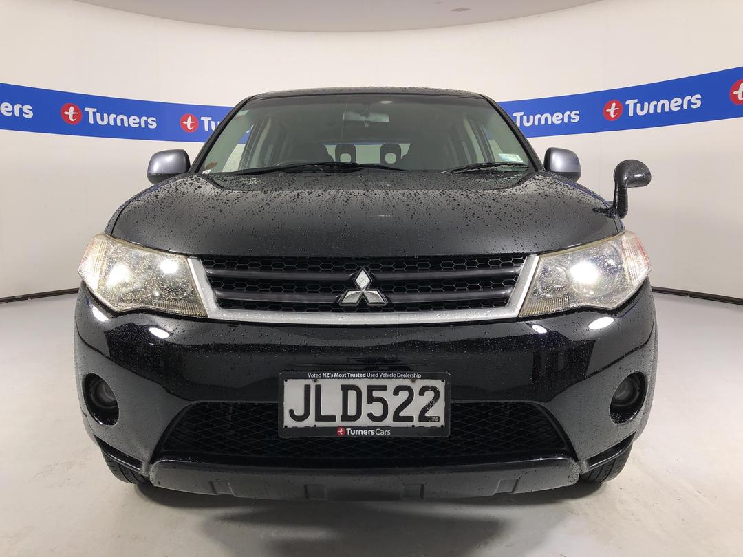 Photo '2' of Mitsubishi Outlander