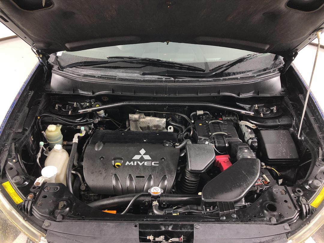 Photo '13' of Mitsubishi Outlander