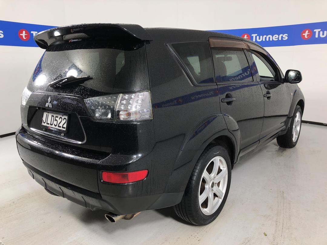 Photo '7' of Mitsubishi Outlander