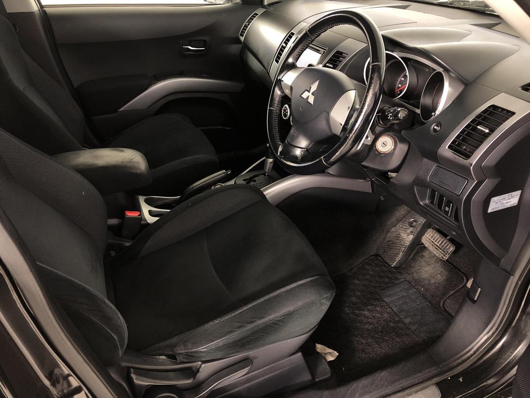 Photo '16' of Mitsubishi Outlander