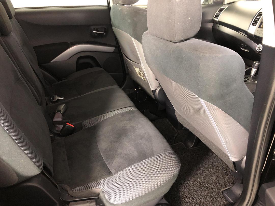 Photo '20' of Mitsubishi Outlander