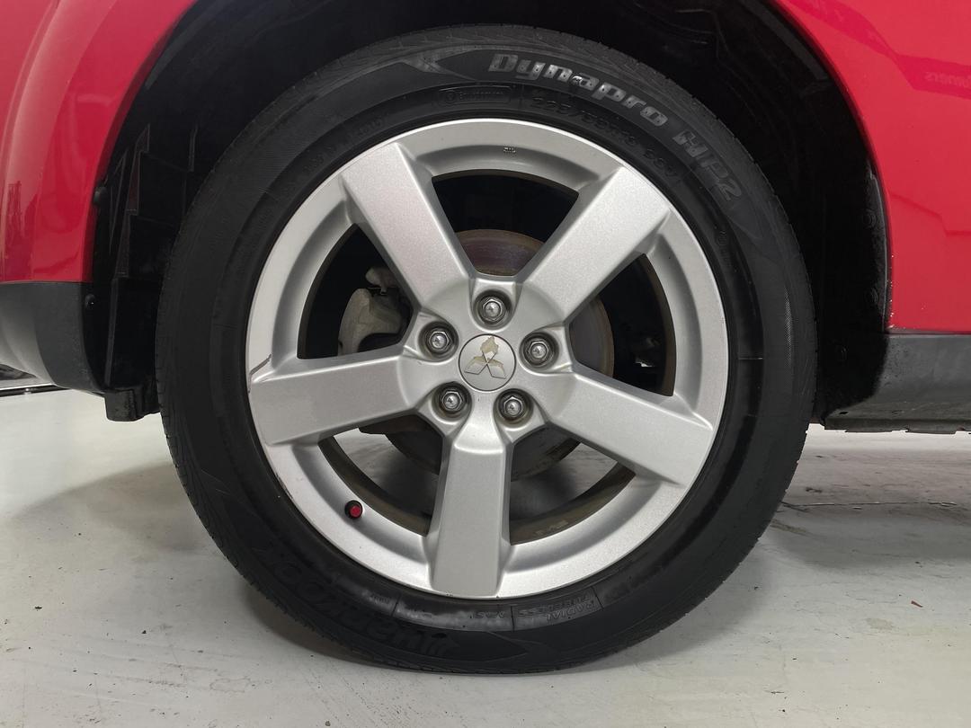 Photo '10' of Mitsubishi Outlander