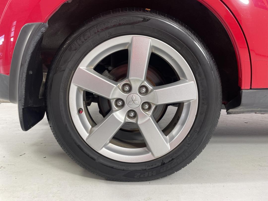 Photo '12' of Mitsubishi Outlander