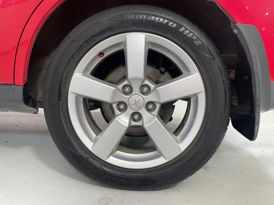 Photo '11' of Mitsubishi Outlander