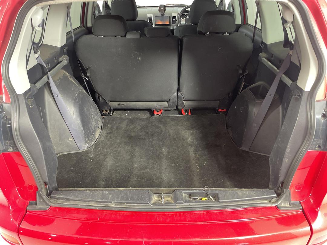 Photo '14' of Mitsubishi Outlander