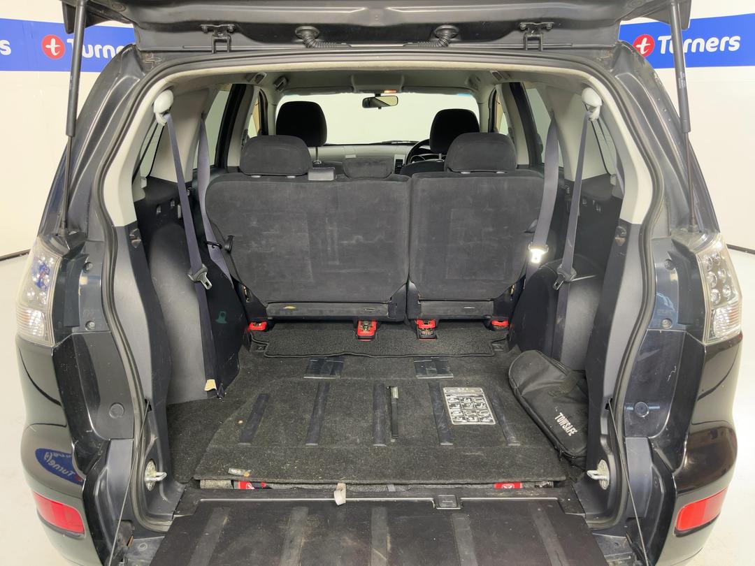 Photo '14' of Mitsubishi Outlander