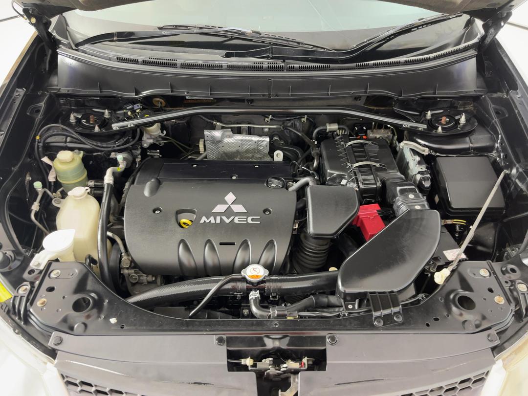 Photo '13' of Mitsubishi Outlander