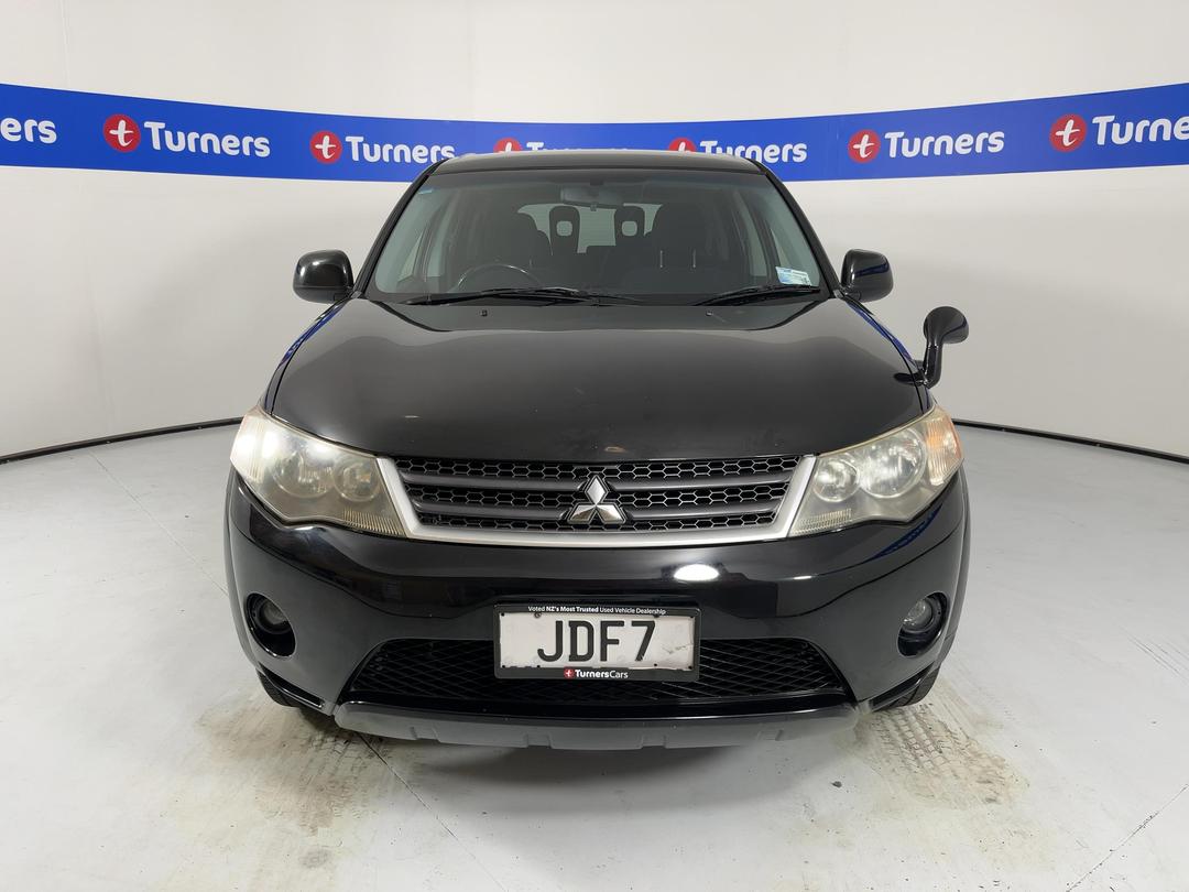 Photo '2' of Mitsubishi Outlander