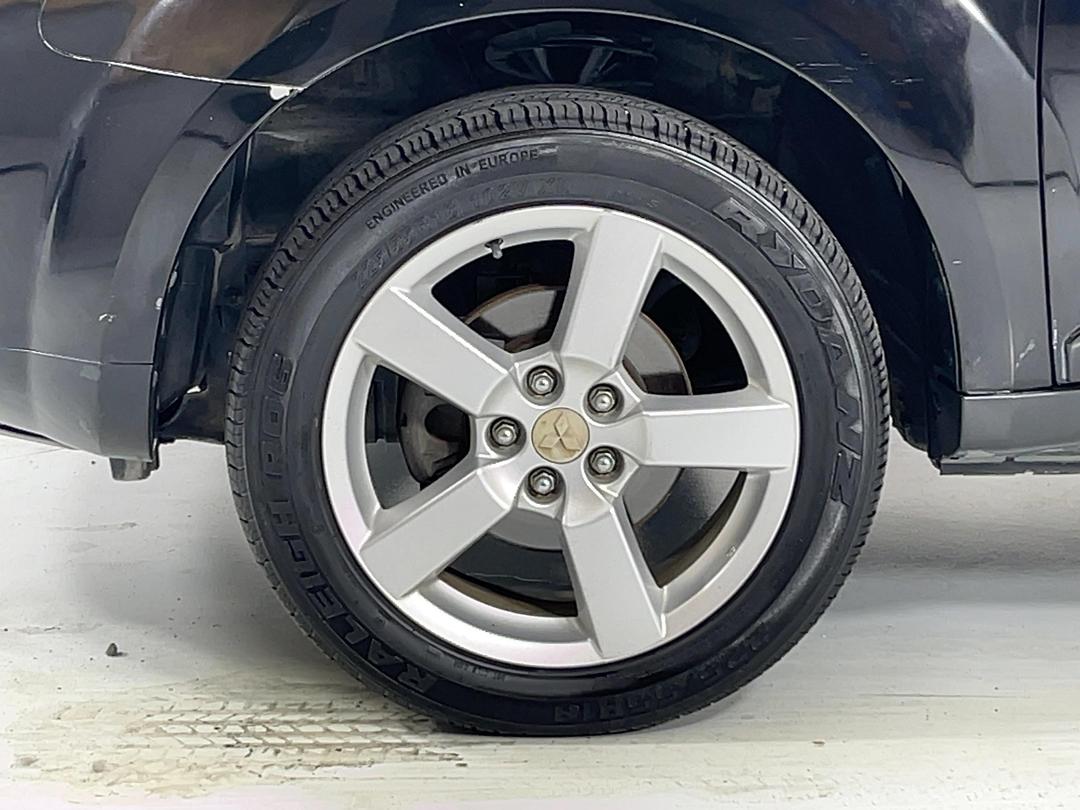 Photo '10' of Mitsubishi Outlander