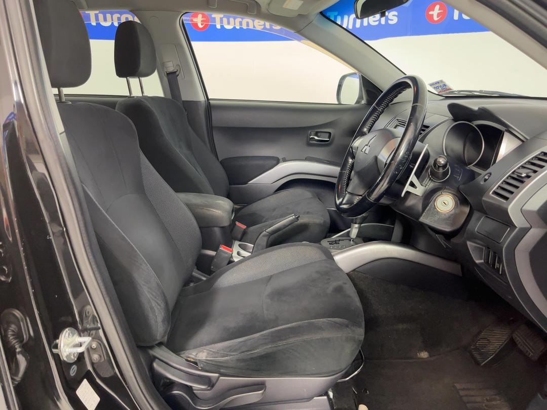 Photo '16' of Mitsubishi Outlander