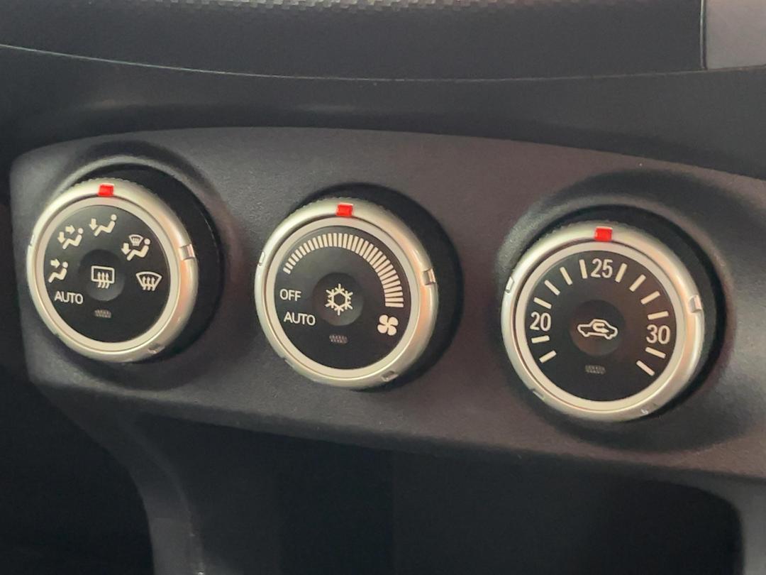 Photo '24' of Mitsubishi Outlander