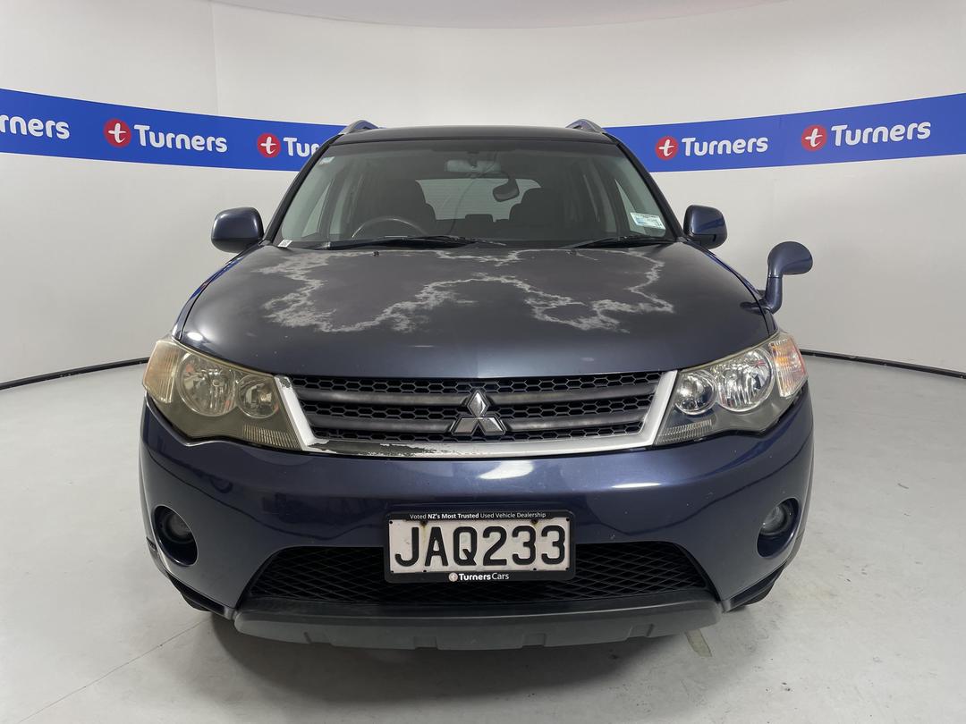Photo '2' of Mitsubishi Outlander