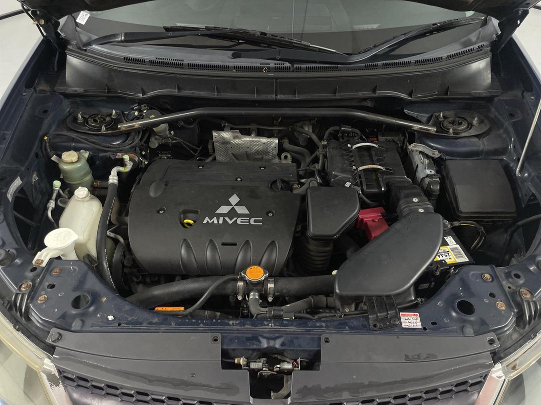 Photo '13' of Mitsubishi Outlander