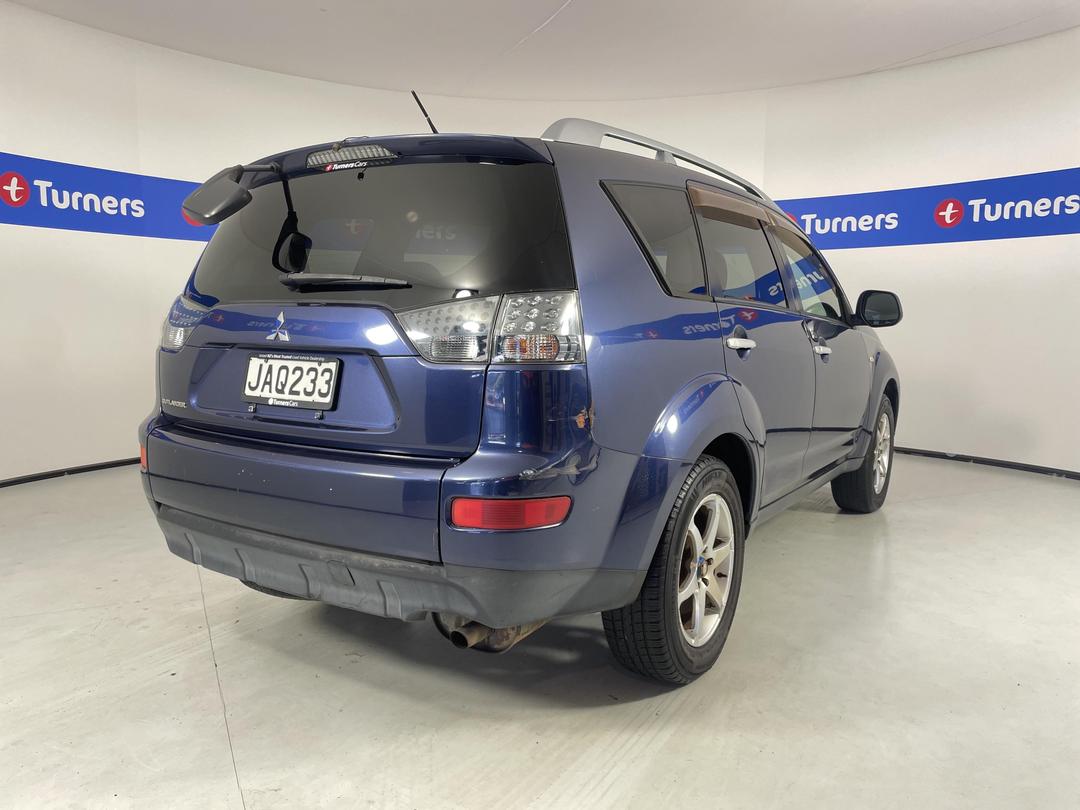 Photo '7' of Mitsubishi Outlander