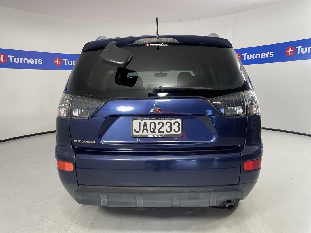 Photo '6' of Mitsubishi Outlander