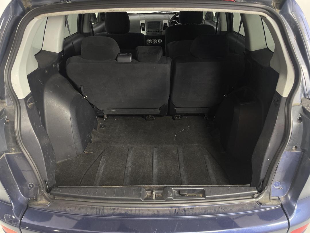 Photo '14' of Mitsubishi Outlander