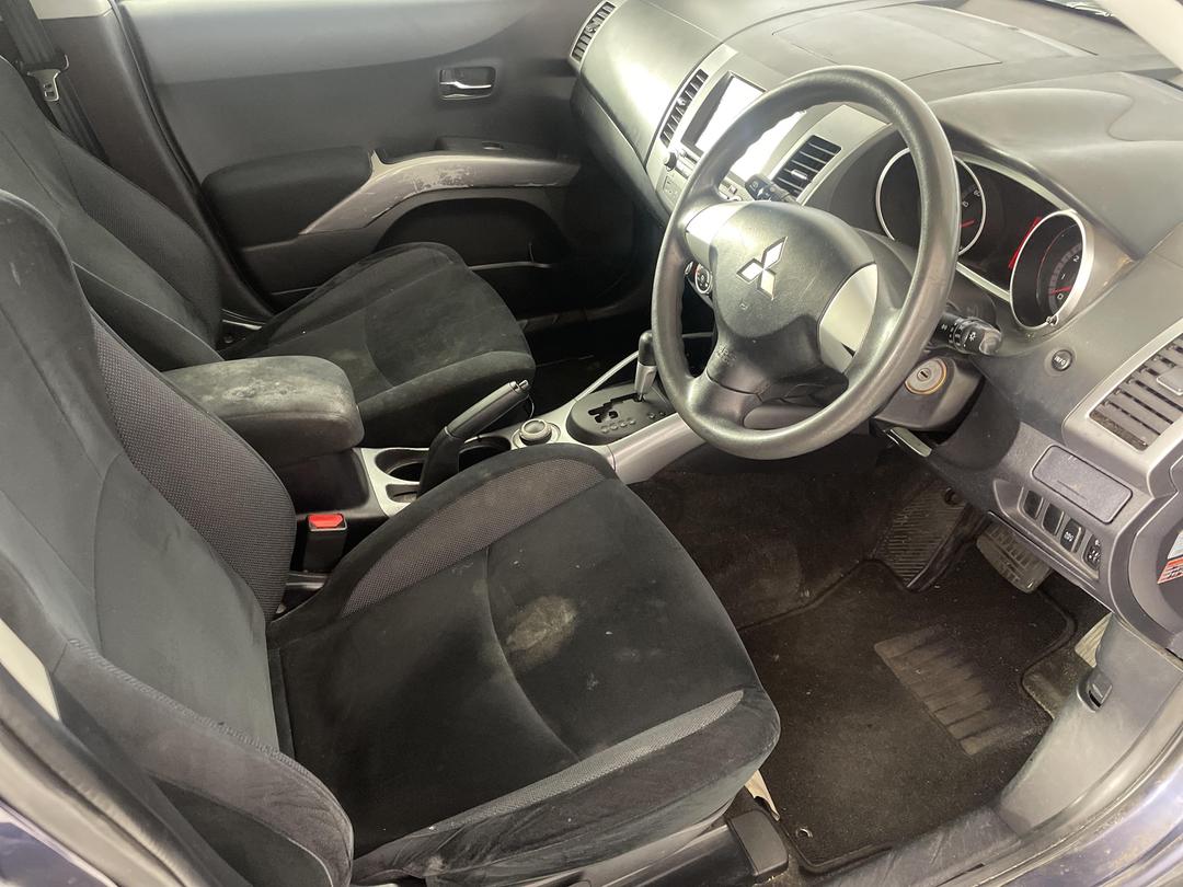 Photo '16' of Mitsubishi Outlander