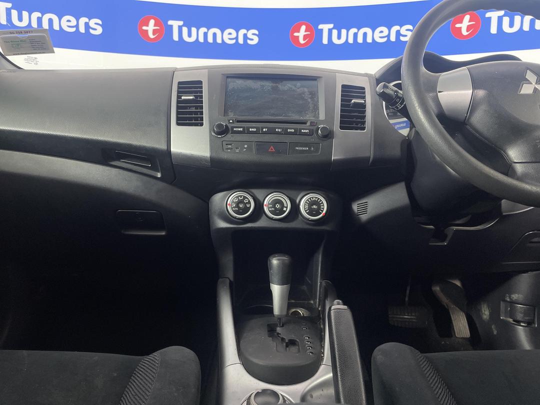 Photo '18' of Mitsubishi Outlander