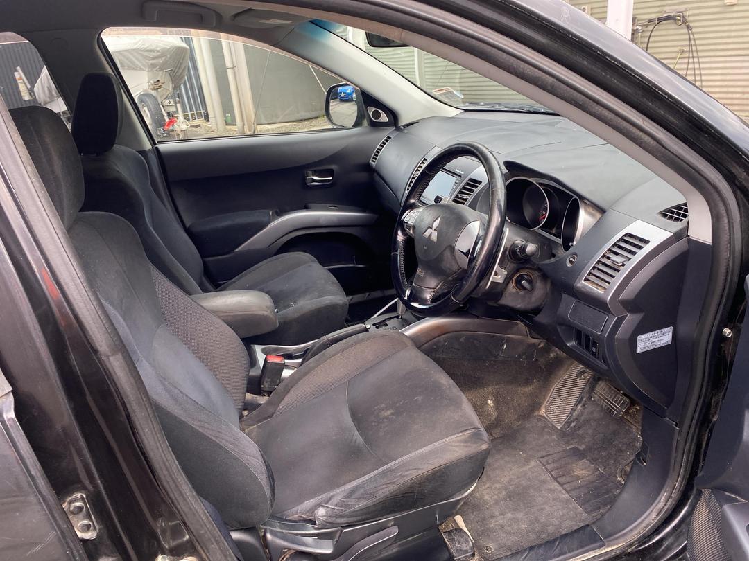 Photo '5' of Mitsubishi Outlander