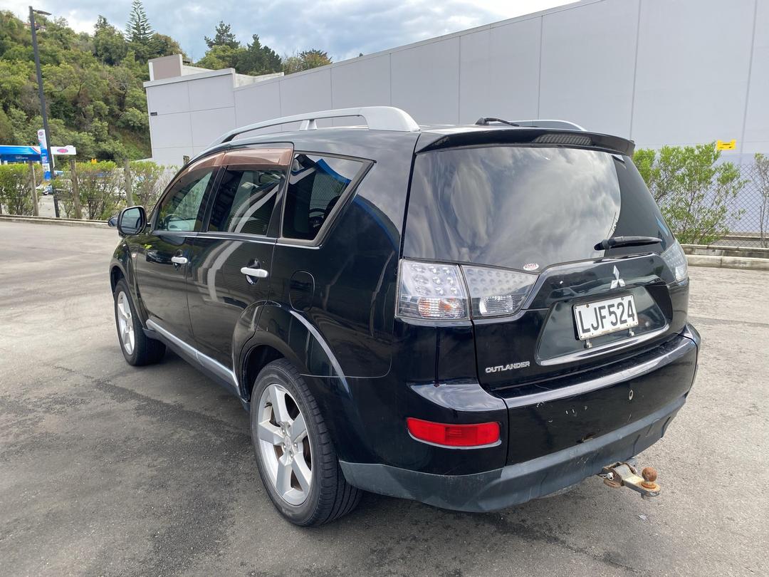 Photo '3' of Mitsubishi Outlander