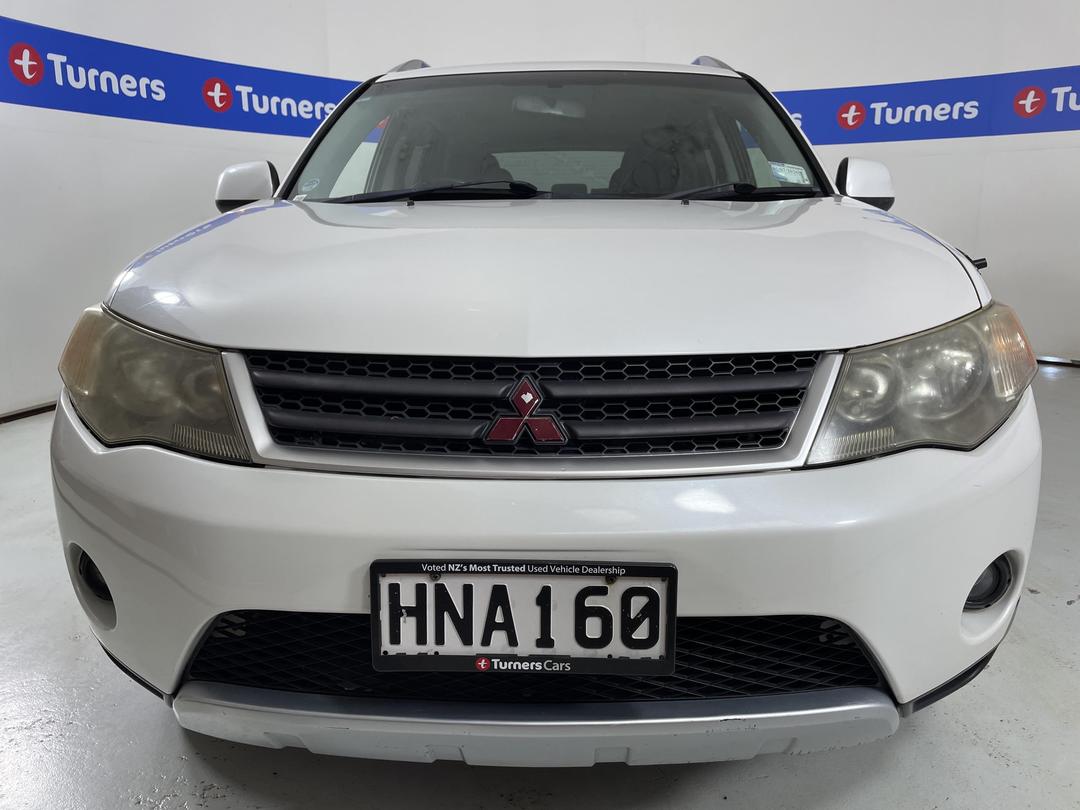 Photo '2' of Mitsubishi Outlander