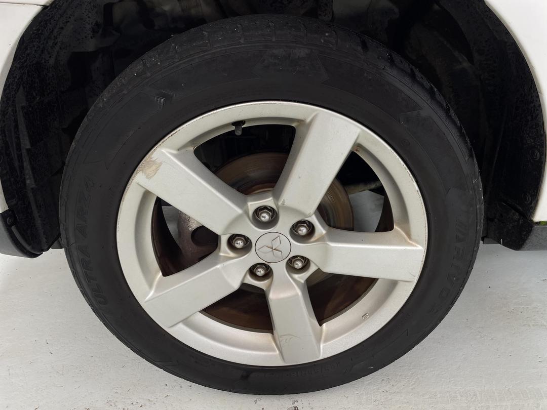 Photo '10' of Mitsubishi Outlander