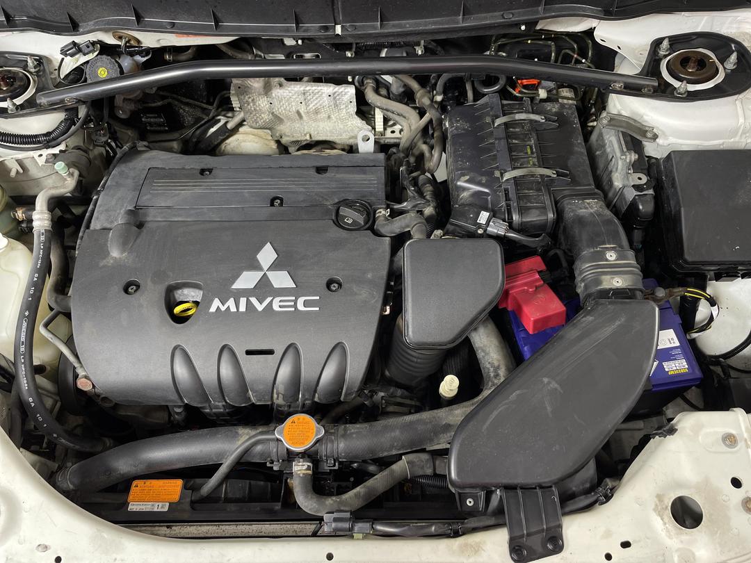 Photo '13' of Mitsubishi Outlander