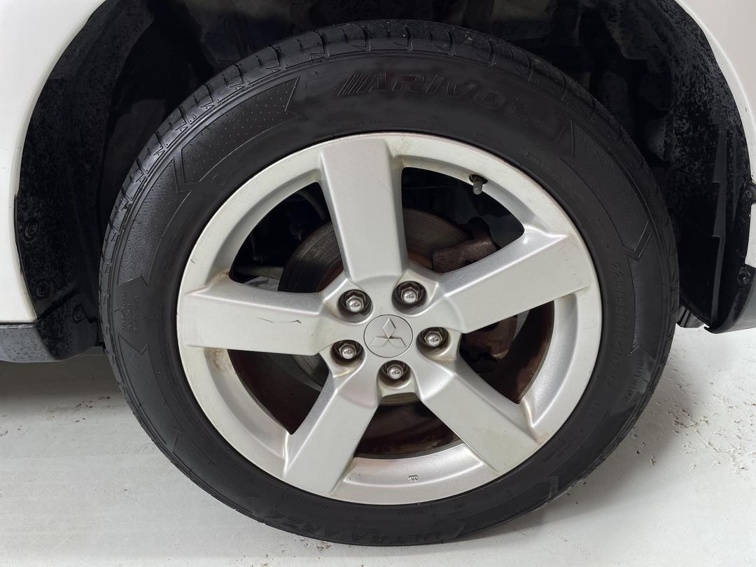 Photo '9' of Mitsubishi Outlander