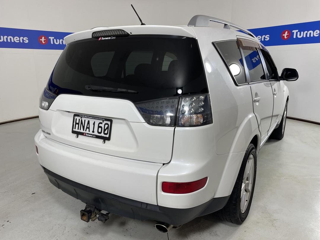 Photo '7' of Mitsubishi Outlander