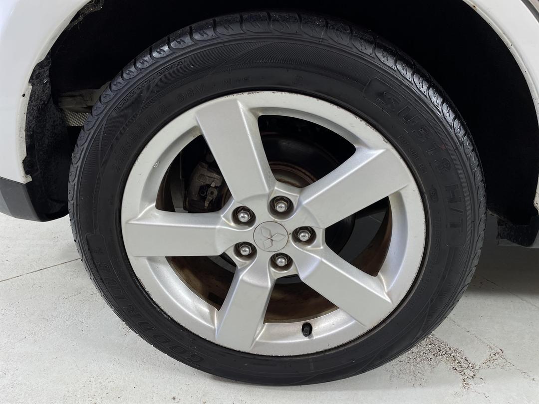 Photo '12' of Mitsubishi Outlander