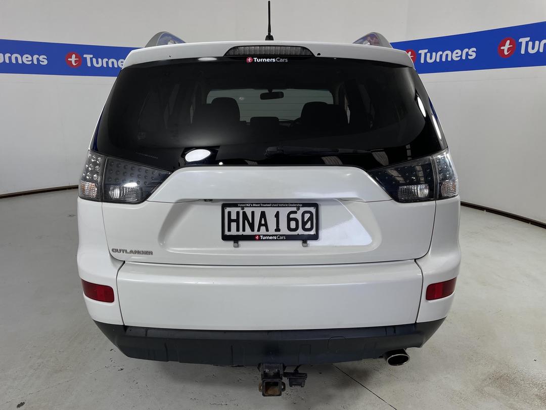 Photo '6' of Mitsubishi Outlander