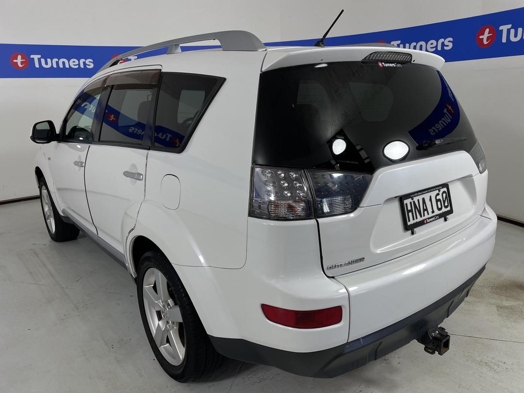 Photo '5' of Mitsubishi Outlander