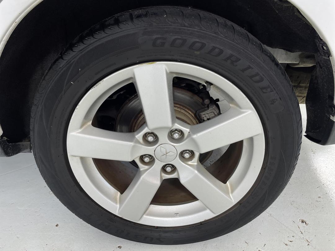 Photo '11' of Mitsubishi Outlander