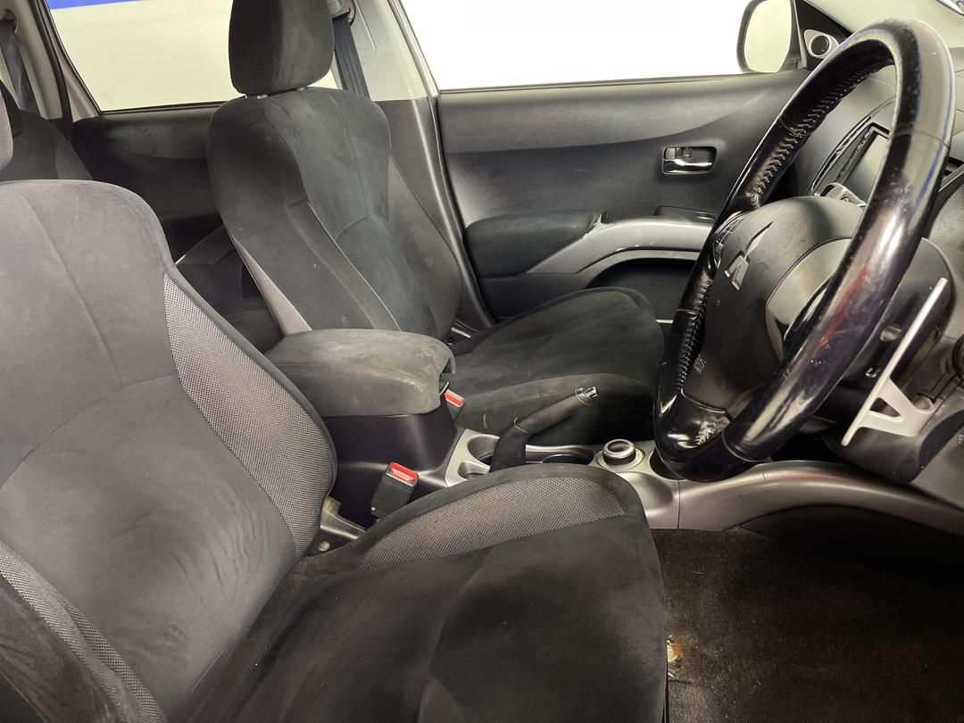 Photo '16' of Mitsubishi Outlander