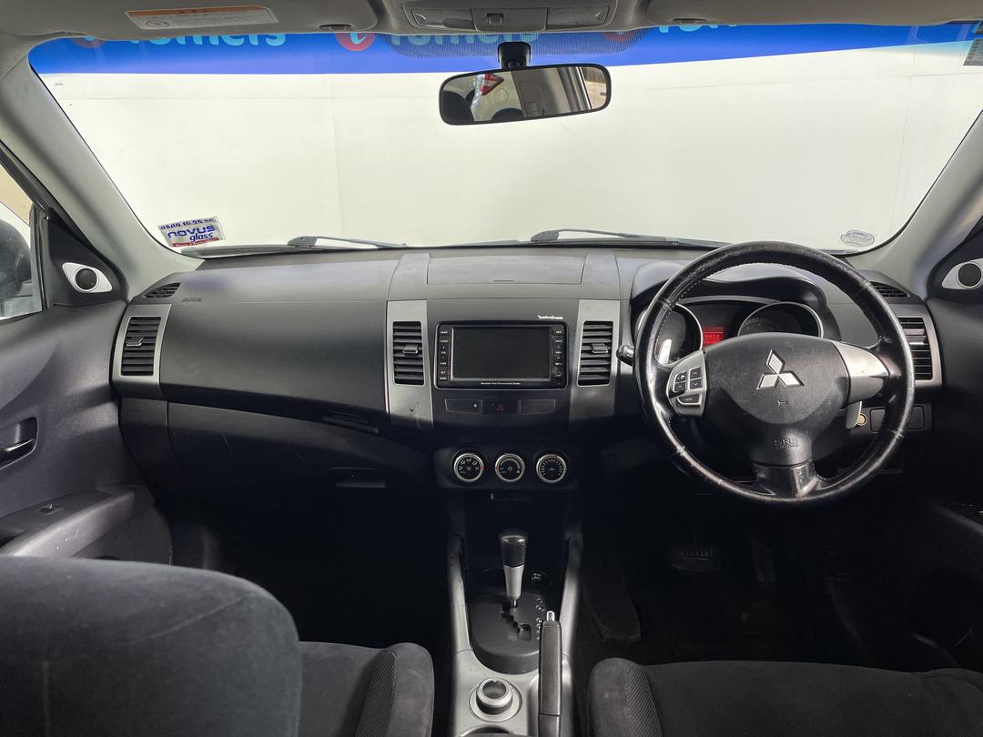 Photo '17' of Mitsubishi Outlander