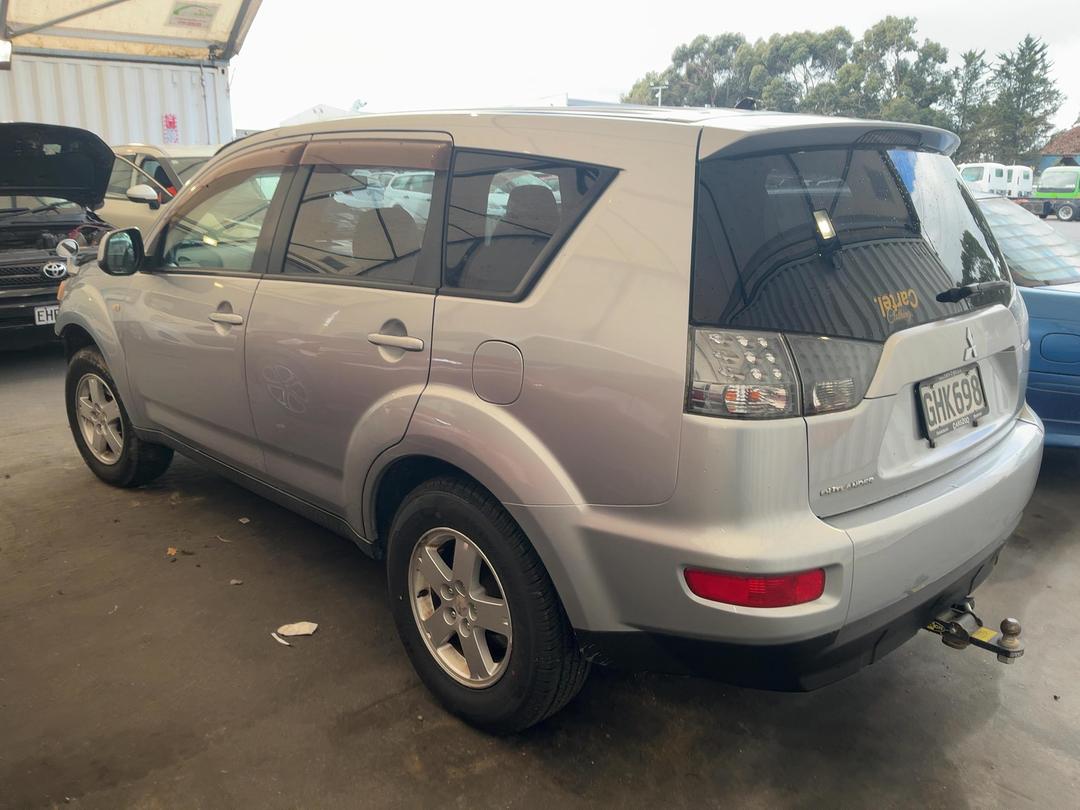 Photo '7' of Mitsubishi Outlander