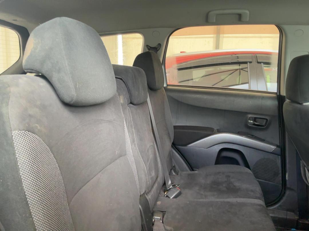 Photo '12' of Mitsubishi Outlander