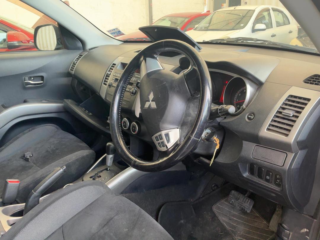 Photo '13' of Mitsubishi Outlander