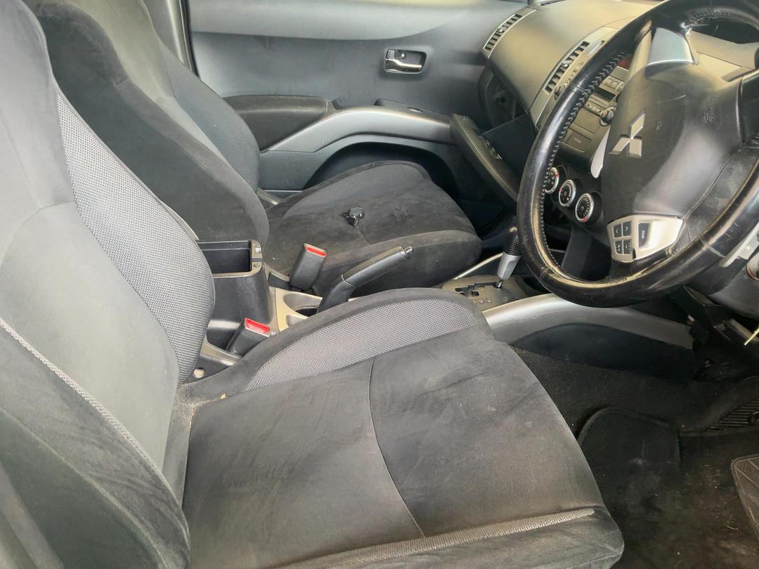 Photo '14' of Mitsubishi Outlander