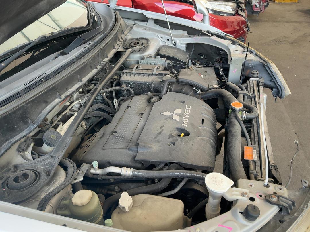 Photo '21' of Mitsubishi Outlander