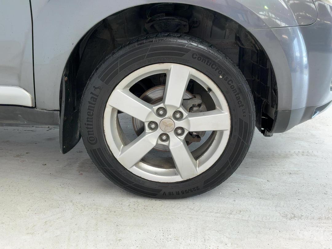 Photo '9' of Mitsubishi Outlander